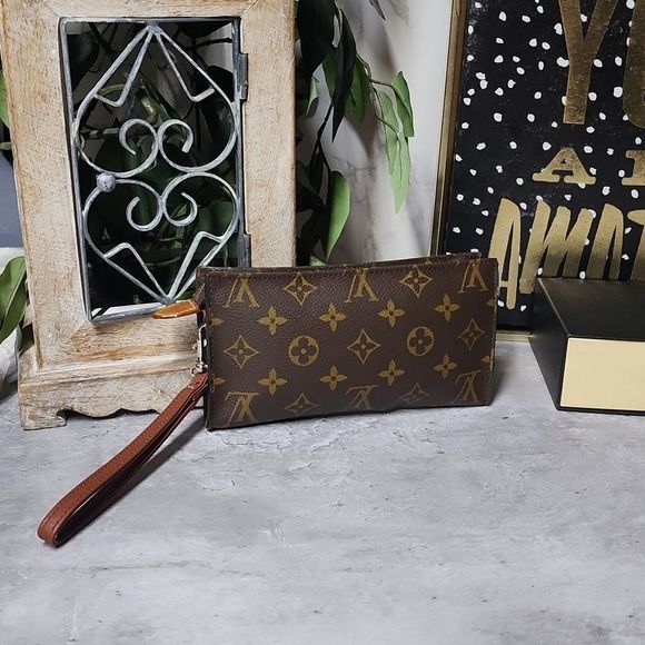 Louis Vuitton Handbags - ❤️TRADED❤️Louis Vuitton Monogram Pochette/ wristlet.